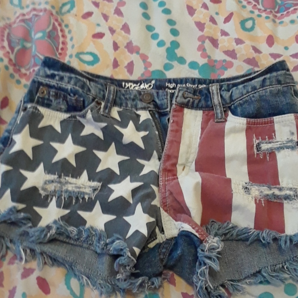Flag shorts